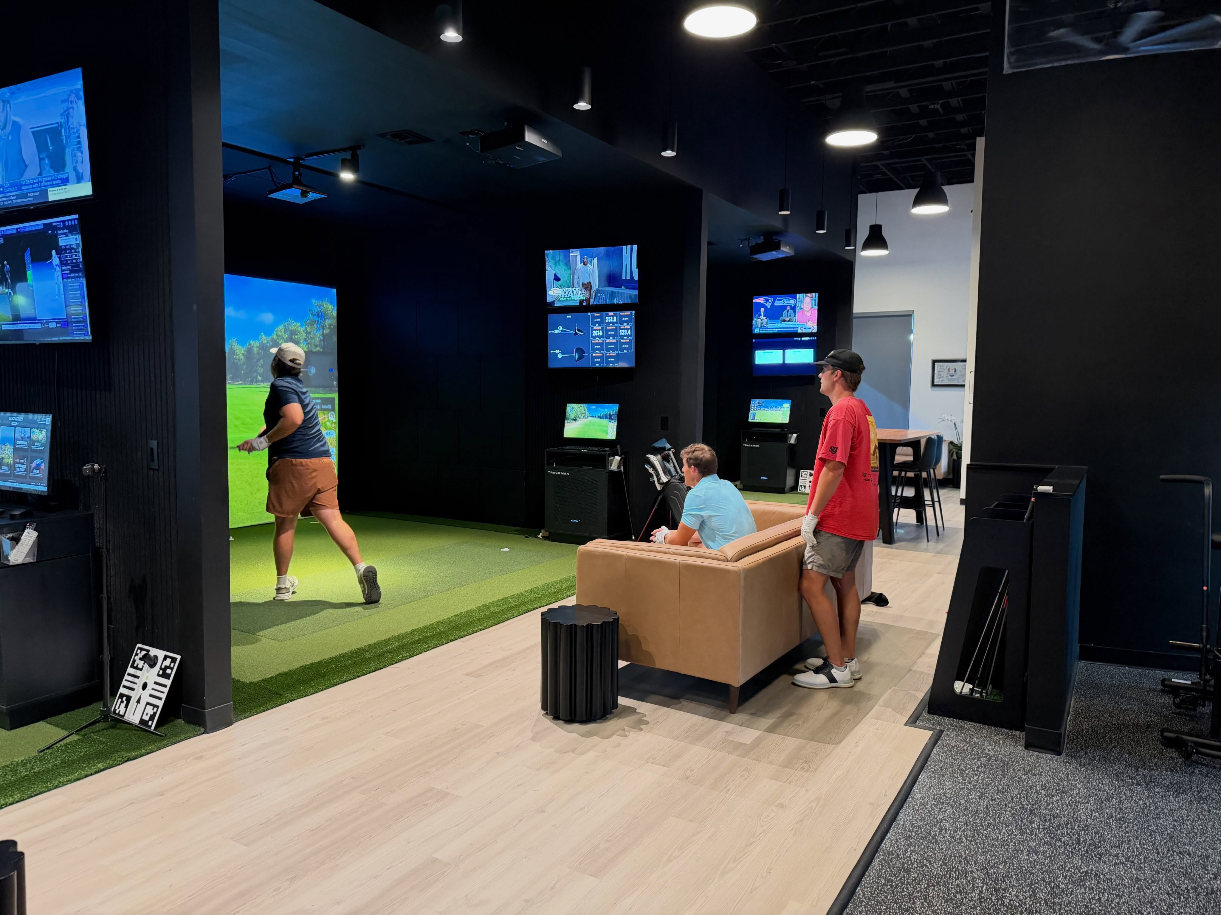 NFL opening night hits different at Tee Box. ⛳️🏈
Get your swings in. Catch the game. Hang with the crew.