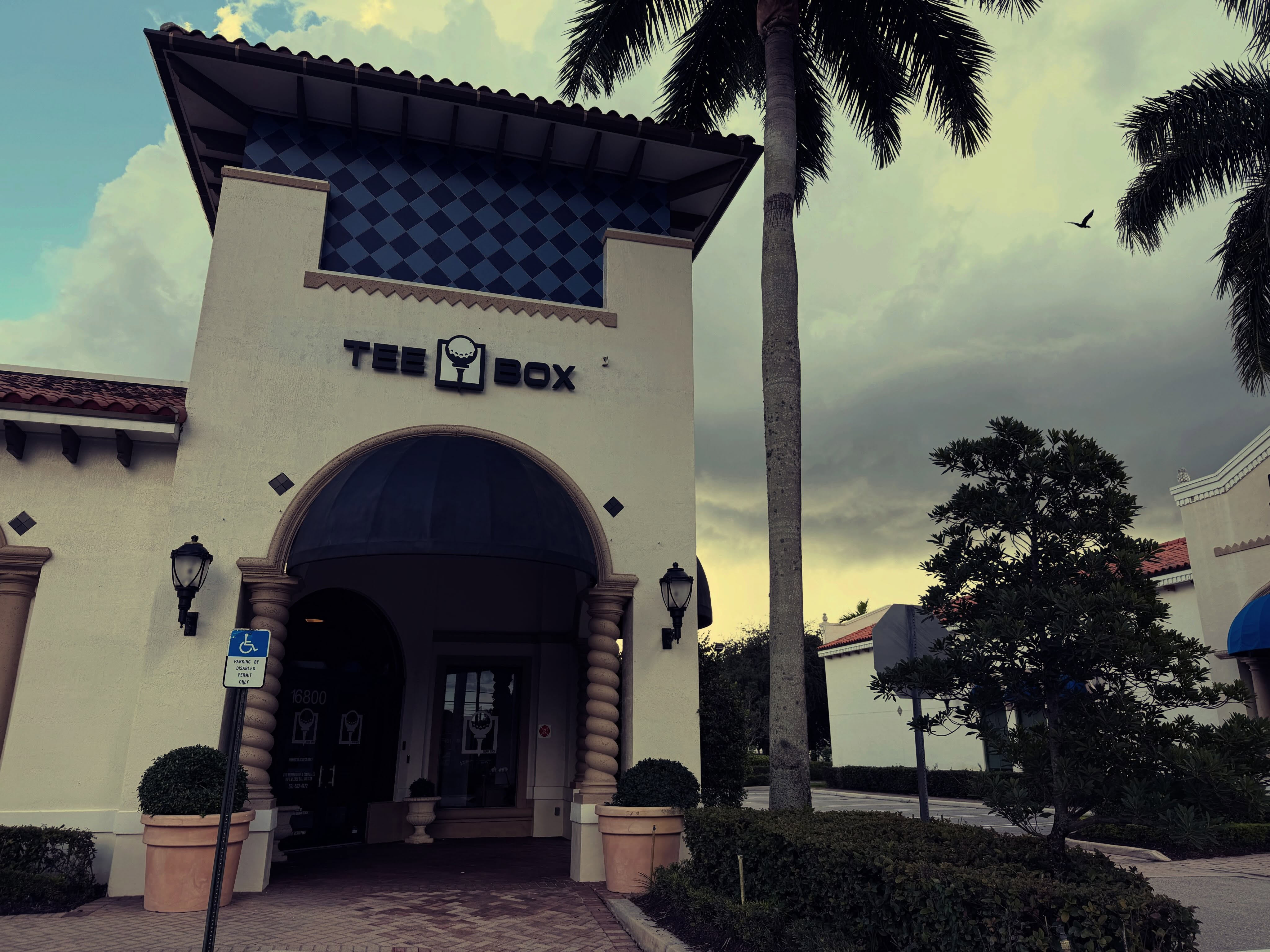 South Florida forecast: 100% chance you need a Tee Box membership. ⛈️⛳️

No rain delays. No lightning warnings. Just golf.

Four TrackMan bays. Full performance gym. PuttView. And college football on the first Saturday of the season.

Not a bad place to ride out the storm.

Your body and swing will thank you!