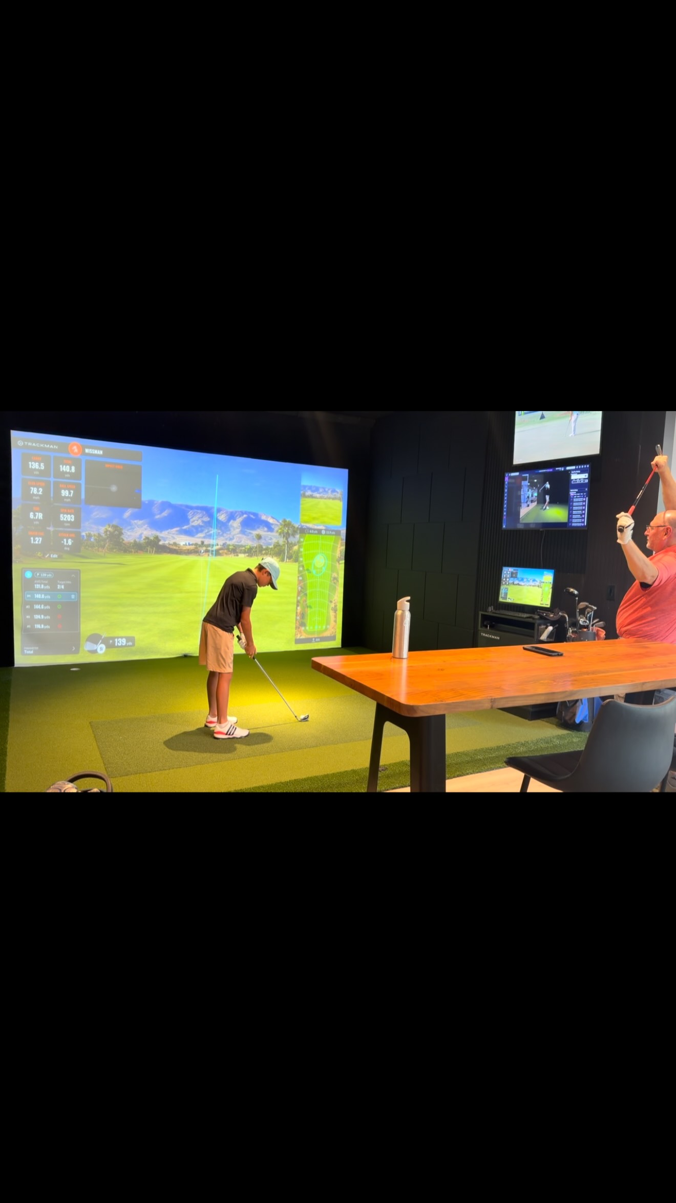 Bring your buddy to Tee Box. ⛳️

Great golf is always better with a friend. Grab a bay, get your reps in, play a round and enjoy some friendly competition.

Your game. Your crew. Your Tee Box.

