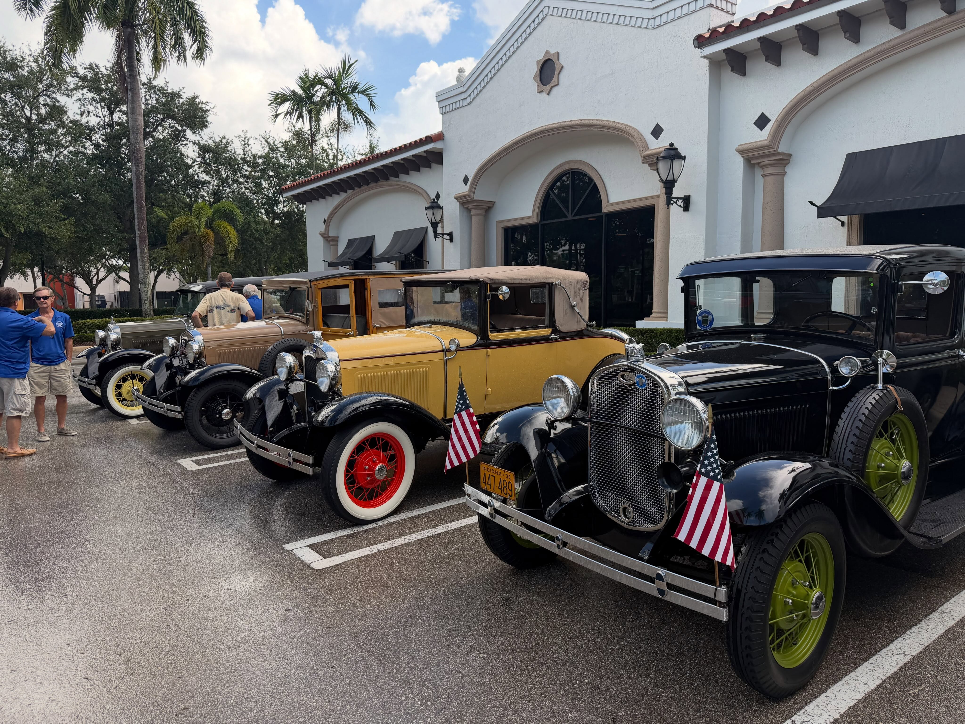 Not your typical Saturday morning at Tee Box Delray. ⛳️🇺🇸
A little horsepower from another era showed up outside this morning. @tom.molen