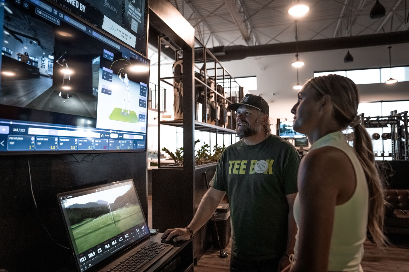 A Tee Box pro using sportsbox ai in Georgetown, TX and showing the data to a golfer.